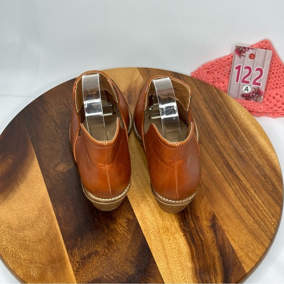 Beast Fashion Slip-On Side Cut Cognac Western Booties Size 6.5 - Picture 4 of 12